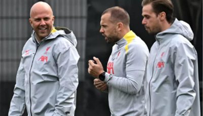 أياكس يعلن تعاقده مع مدرب ليفربول حتى عام 2027