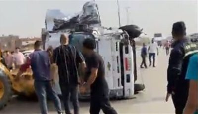 تفاصيل انقلاب سيارة ربع نقل وسط الطريق الدائري| بث مباشر