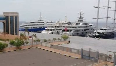 لليوم الثالث.. استمرار غلق ميناء الغردقة البحري بسبب سوء الأحوال الجوية| بث مباشر