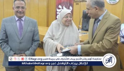 محافظ المنيا يشارك حجاج الجمعيات الأهلية فرحتهم قبل السفر للأراضي المقدسة