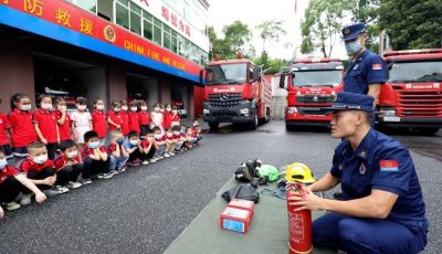 🇨🇳 الصين تذهل العالم باختراع شاحنة إطفاء بمقودين تسير للأمام والخلف بسهولة