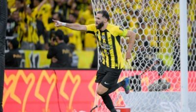 بنزيما يحصل على جائزة الأفضل بعد تألقه في نهائي كأس الملك