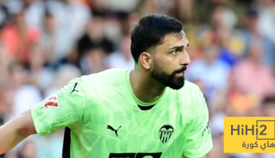 فيديو : حارس ليفربول الجديد يودع جمهور فالنسيا