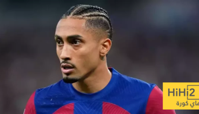 هل يعجل راتب رافينيا بخروجه من برشلونة؟