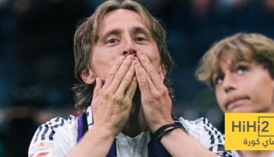 مودريتش يلتقط صورة مع إرثه في ريال مدريد