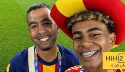 صورة.. والد لامين يثير غضب جماهير برشلونة