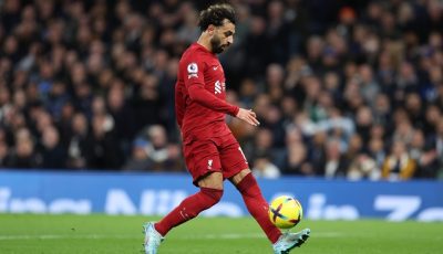 محمد صلاح يستلم جائزة هداف الدوري الإنجليزي وأفضل صانع .. فيديو