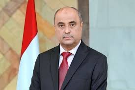 رسوم بالدولار يثير الجدل.. رئيس الوزراء يوجه بالتحقيق في مطار عدن!