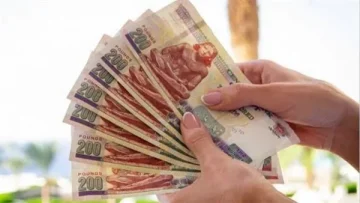رفع الرواتب والمعاشات يعكس استجابة الحكومة للضغوط الاقتصادية.
