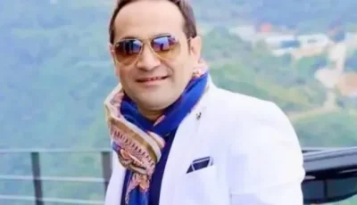 حلمي عبدالباقي يقدم تعازيه في المخرج الراحل سامح عبد العزيز بمسجد الشرطة