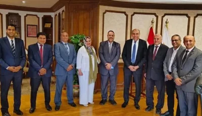 وزير الطيران يلتقي بأعضاء اللجنة النقابية ويشدد على أهمية الحفاظ على التوازن المؤسسي