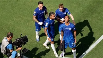 تشيلسي الإنجليزي يتوج بلقب كأس العالم للأندية بعد انتصاره على باريس سان جيرمان الفرنسي بثلاثة أهداف دون رد.