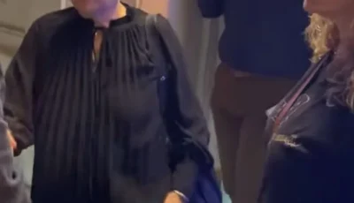 ظهور مفاجئ للفنانة شيرين في جنازة المخرج سامح عبد العزيز