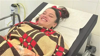 حالة التهاب معوي شديد.. نقل سينتيا خليفة إلى المستشفى في لبنان بعد إصابتها بوعكة صحية