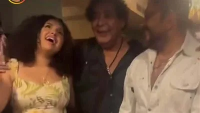 تامر حسني والملك محمد منير يحيون أغنية “الذوق العالي” مع أبناء الراحل محمد رحيم