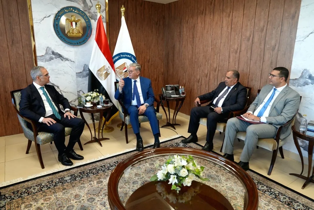 بدوي يناقش مع “شلمبرجير” طرق دعم أنشطة الاستكشاف والإنتاج وتعزيز التعاون التكنولوجي.