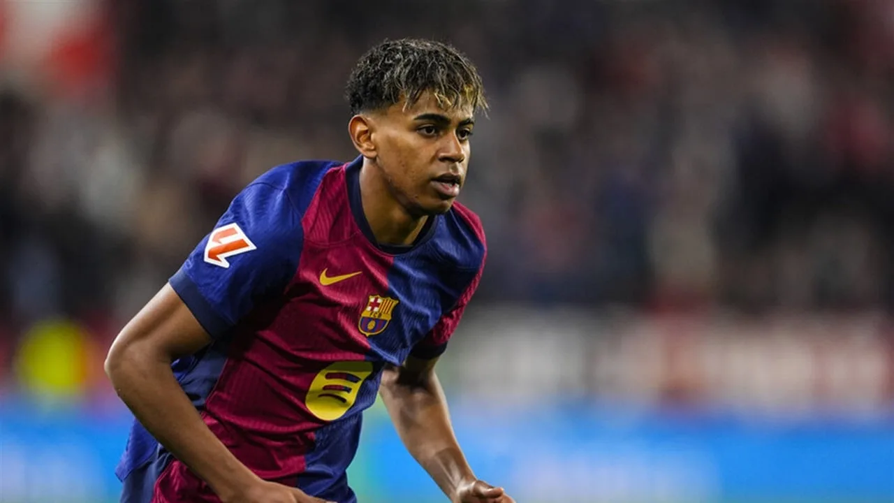 برشلونة يُبلغ عن تمديد عقد يامال ومنحه الرقم 10