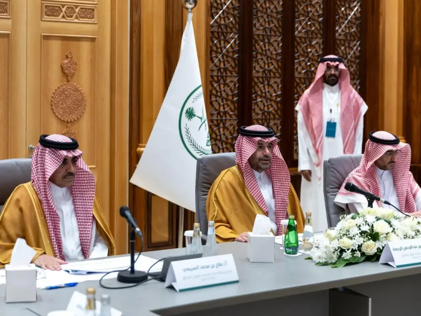المهندس الربيعة يتولى رئاسة اجتماع مساعدة وكلاء إمارات المناطق في الشؤون التنموية