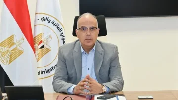 وزير الموارد المائية يتناول مجموعة من النماذج والمقترحات لتحسين واجهات المدن على ضفاف النيل