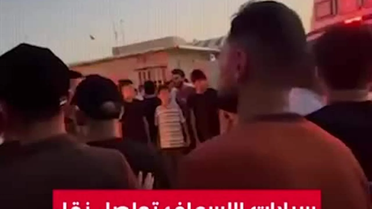 سيارات الإسعاف تواصل إجلاء المصابين من حريق الهايبر ماركت في الكوت