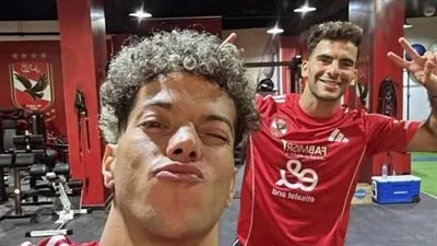 إمام عاشور يشارك صورة مع زيزو في صالة الألعاب بالنادي الأهلي