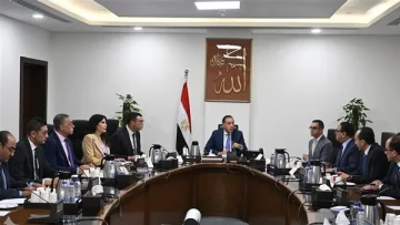 رئيس الوزراء يسلط الضوء على ملامح النسخة النهائية لمشروع قانون المناطق المالية والتجارية.