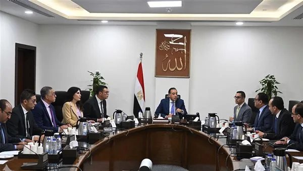 رئيس الوزراء يسلط الضوء على ملامح النسخة النهائية لمشروع قانون المناطق المالية والتجارية.