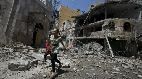 شهيدان وعدد من الجرحى، من بينهم كاهن رعية “دير اللاتين”، جراء قصف إسرائيلي استهدف كنيسة في شرق مدينة غزة.. وحماس تصفها بجريمة ضد دور العبادة.