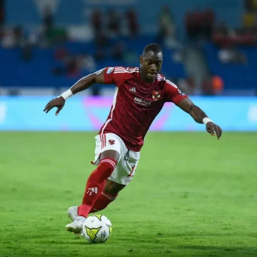 عرض غير عادي من أليو ديانج للبقاء في الأهلي.. ومصدر يوضح التفاصيل.
