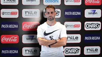 توجيهات خاصة من فيريرا للاعبي الزمالك خلال تمرين الفريق في العاصمة الإدارية