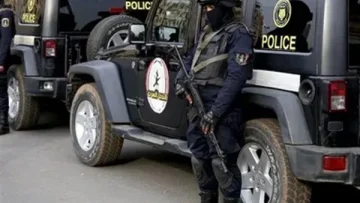 المصاب يتلقى العلاج والجهات الأمنية تقبض على المتهم.