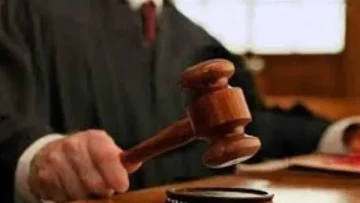15 عامًا من السجن المشدد لعامل وابنه بعد قتلهما تاجرًا بسبب كارت شحن وعلبة سجائر في البحيرة