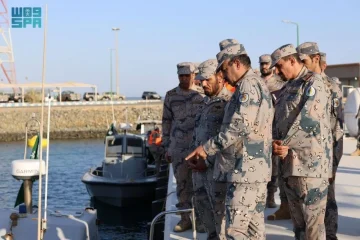 المدير العام لقوات حرس الحدود يقوم بجولة تفقدية على الوحدات البرية والبحرية في المدينة المنورة.