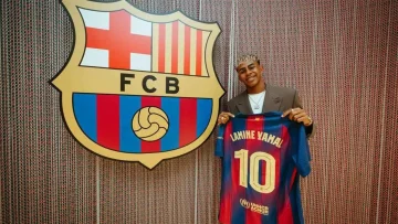 كم قميصًا باع برشلونة للأمين يامال بالرقم 10؟