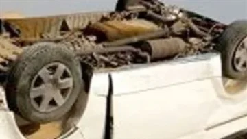 حادثة انقلاب سيارة خاصة فوق كوبري سوهاج تؤدي إلى إصابة ثلاثة شبان