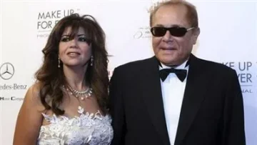 نجوم الفن يساندون بوسي شلبي بعد تبرئتها من اتهام تزوير عقد زواجها من محمود عبد العزيز