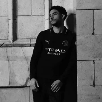“مرموش” يتألق في الإعلان الرسمي للزي الثاني لمانشستر سيتي في الموسم الجديد