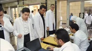 استكشف تكاليف دراسة الطب البشري في الجامعات الخاصة والأهلية لعام 2025.