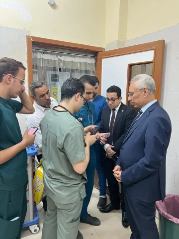 رئيس جامعة المنيا يقوم بزيارة غير مرتبة لمستشفى القلب والصدر الجامعي
