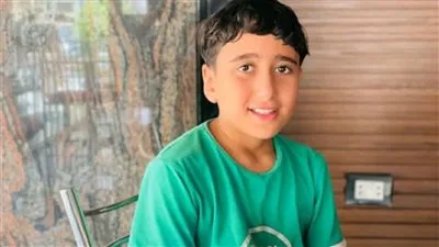 طفل يُلقى حتفه دهسًا تحت قطار أثناء بيع الحلوى لمساعدة والدته في الشرقية