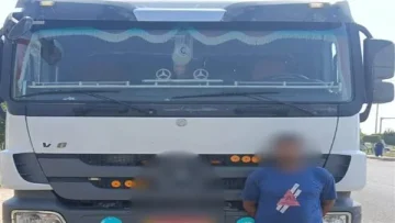 سائق مقطورة يسير عكس الاتجاه في العاشر من رمضان يعرض حياة المواطنين للخطر
