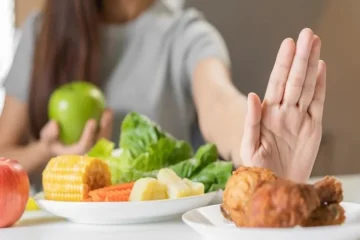 أطعمة ترفع حرارة جسمك في الصيف.. احذر منها على الفور!