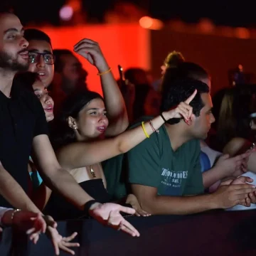 أنغام تثير إعجاب الحضور في مهرجان العلمين.. والجمهور يطالبها: “غني أكتبلك تعهد”