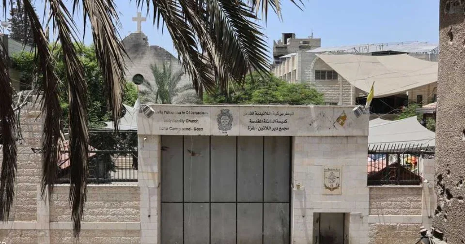 استهداف الاحتلال لكنيسة في غزة يعد جريمة مكتملة في سياق الإبادة.
