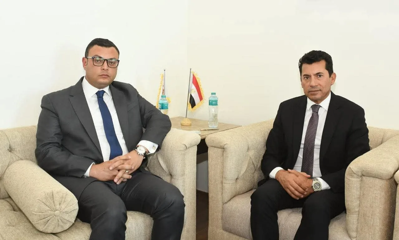 وزير الإسكان ووزير الشباب والرياضة يستعرضان مشروعات العمل وآفاق التعاون المشترك
