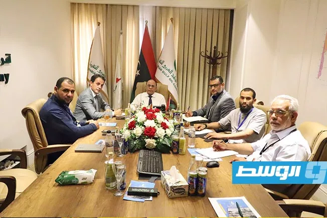 مؤسسة النفط و”أجوكو” تناقشان كيفية الاستفادة من الغاز المصاحب في حقلي مسلة والسرير.