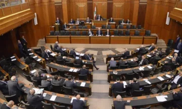 مجلس النواب اللبناني يتناول قضايا سلاح حزب الله وأموال المودعين