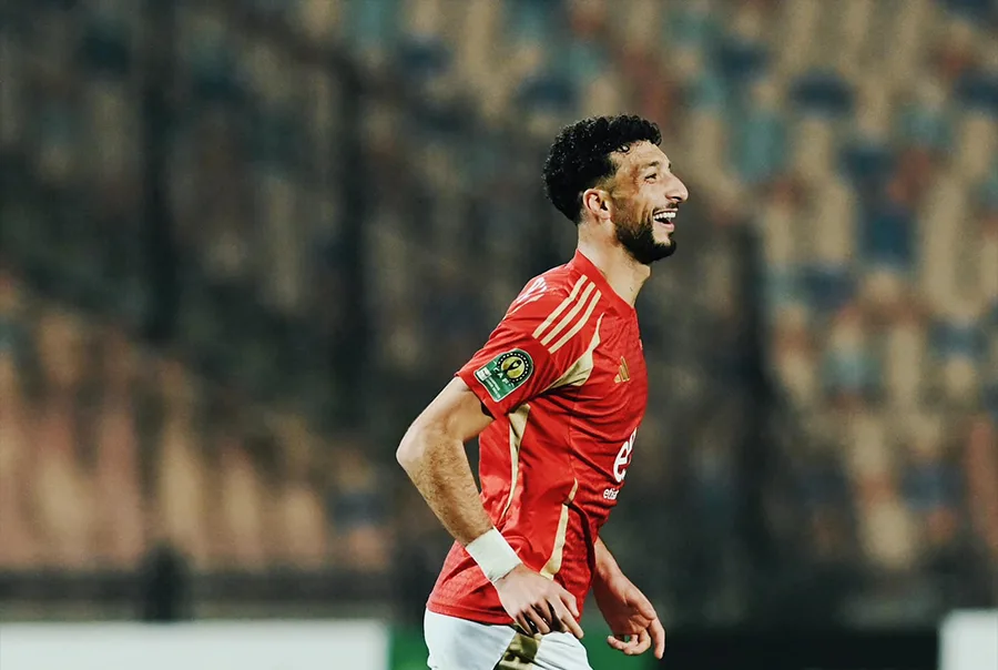 “شارك في تدريبات الصالة وغاب عن التدريب الجماعي”.. وسام أبو علي يتواجد في الأهلي اليوم الخميس