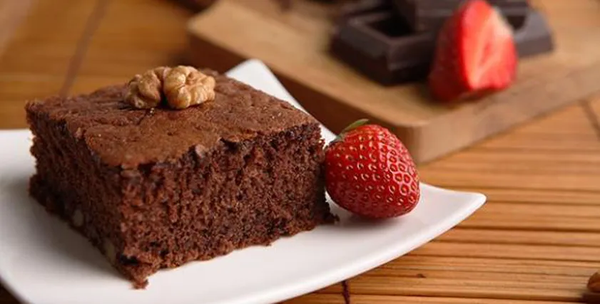 براونيز.. كيكة البراونيز باللوتس قوام يذوب فورًا.. لوتس