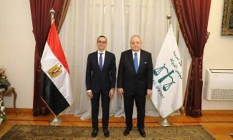 رئيس مجلس الدولة يعقد اجتماعًا هامًا مع وزير الاستثمار. اللقاء يهدف إلى تعزيز التجارة الخارجية في البلاد.